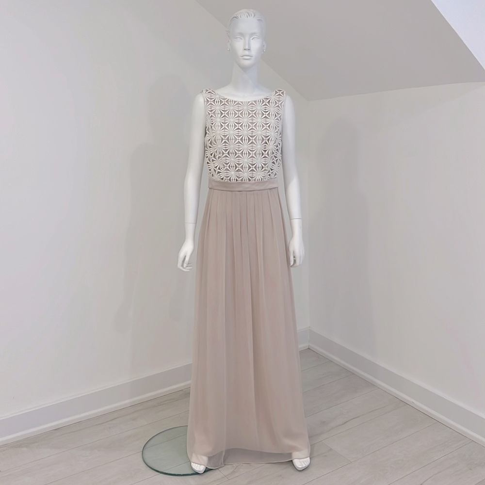 NWT SAMPLE SALE LelaRose Ivory/Palomino (Light Tan) size8 lace/chiffon. PRISTINE